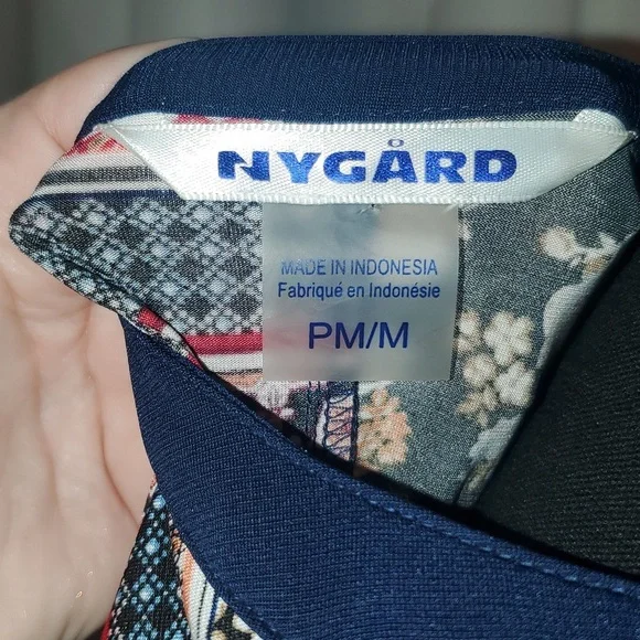 Peter Nygard patterned top - Picture 5 of 5